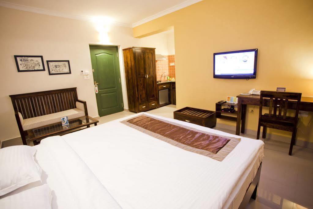 Treehouse Blue Hotel & Serviced Apartments Majorda Exterior photo